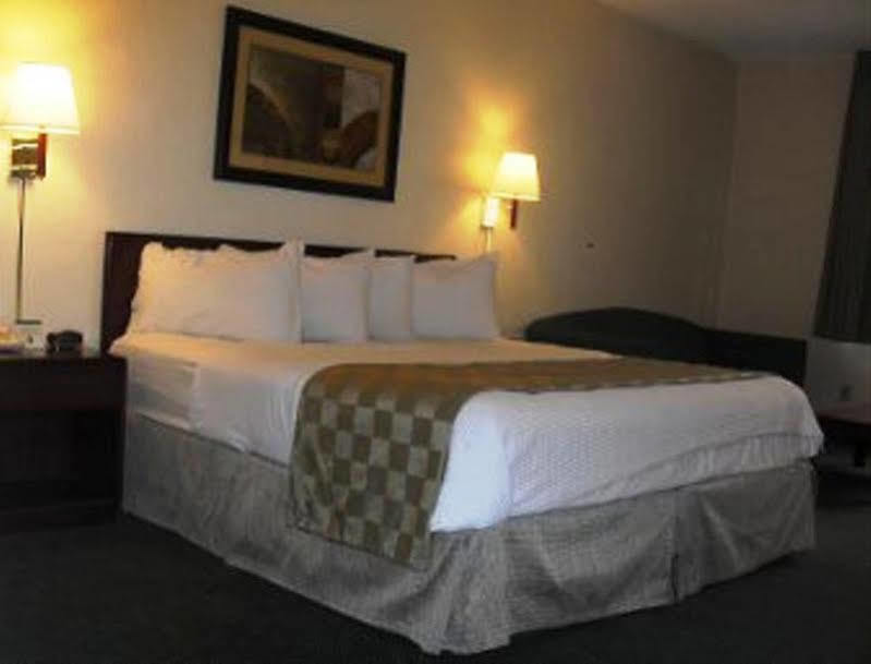 Super 8 By Wyndham Wendover Exterior foto